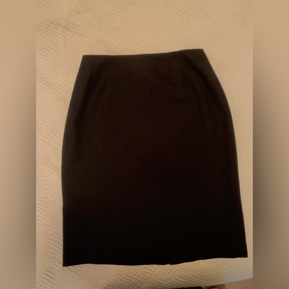 Women’s designer classic Ellen Tracy black pencil style skirt